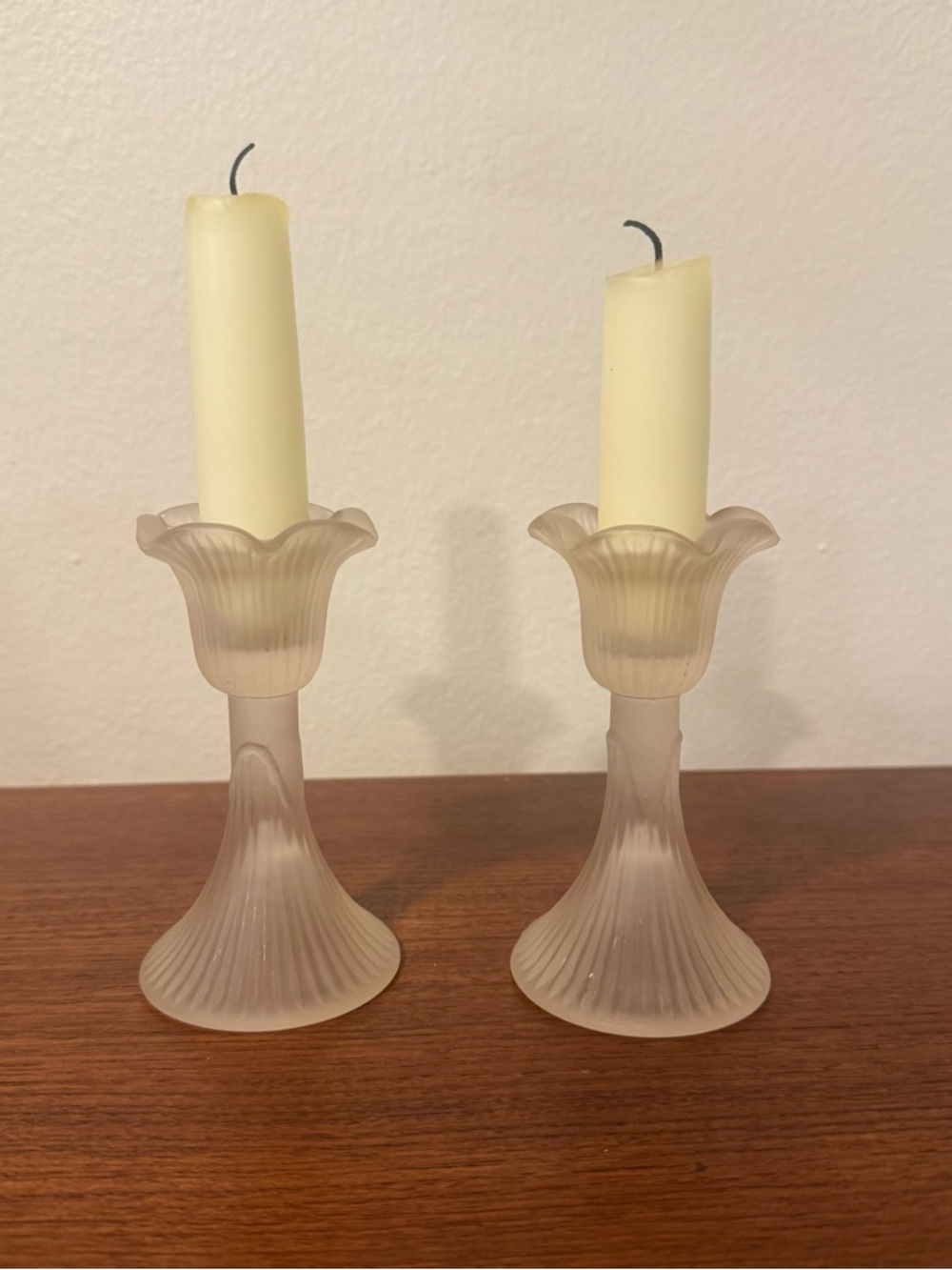 VTG Pair Of Decorative Pink Tulip
Flower Frosted Satin Glass
Candlestick Holders